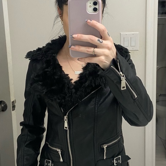 FOREVER 21‎ faux leather coat w/ fur - Picture 7 of 7